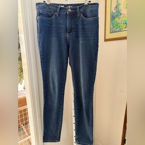 Lee Platinum Label Modern Fit Skinny Leg Jeans. Fair/Good Preloved. Size 30”.